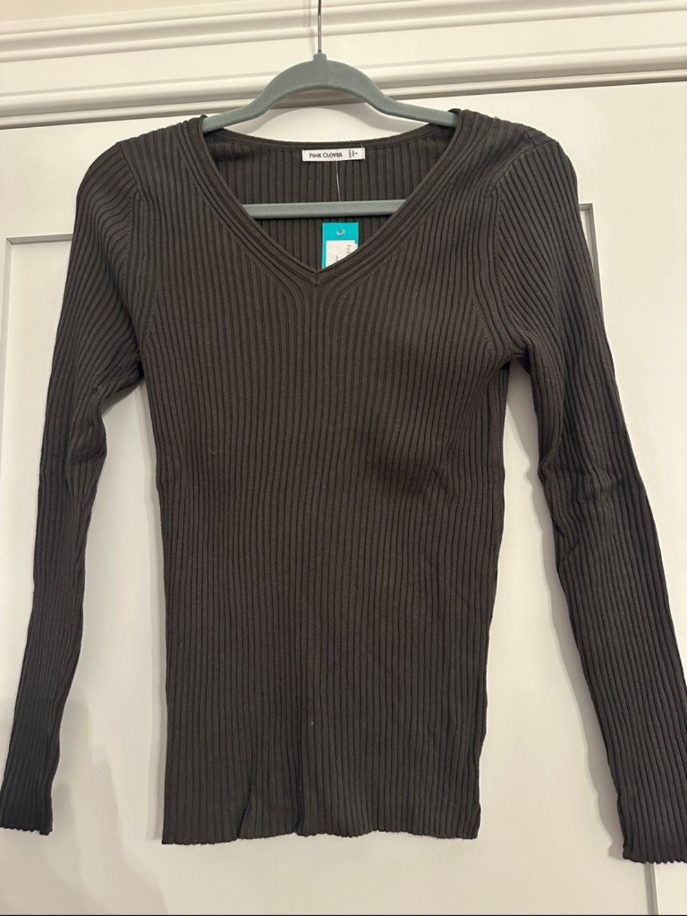 Pink Clover Ribbed V-Neck Long Sleeve Top - Olive